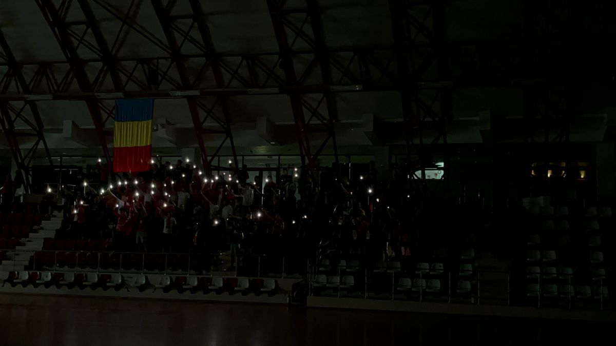 Reporterii GSP s-au aflat în Sala Polivalentă din „Ștefan cel Mare” și au surprins toate detaliile petrecute în timpul meciului Dinamo - Petrolul