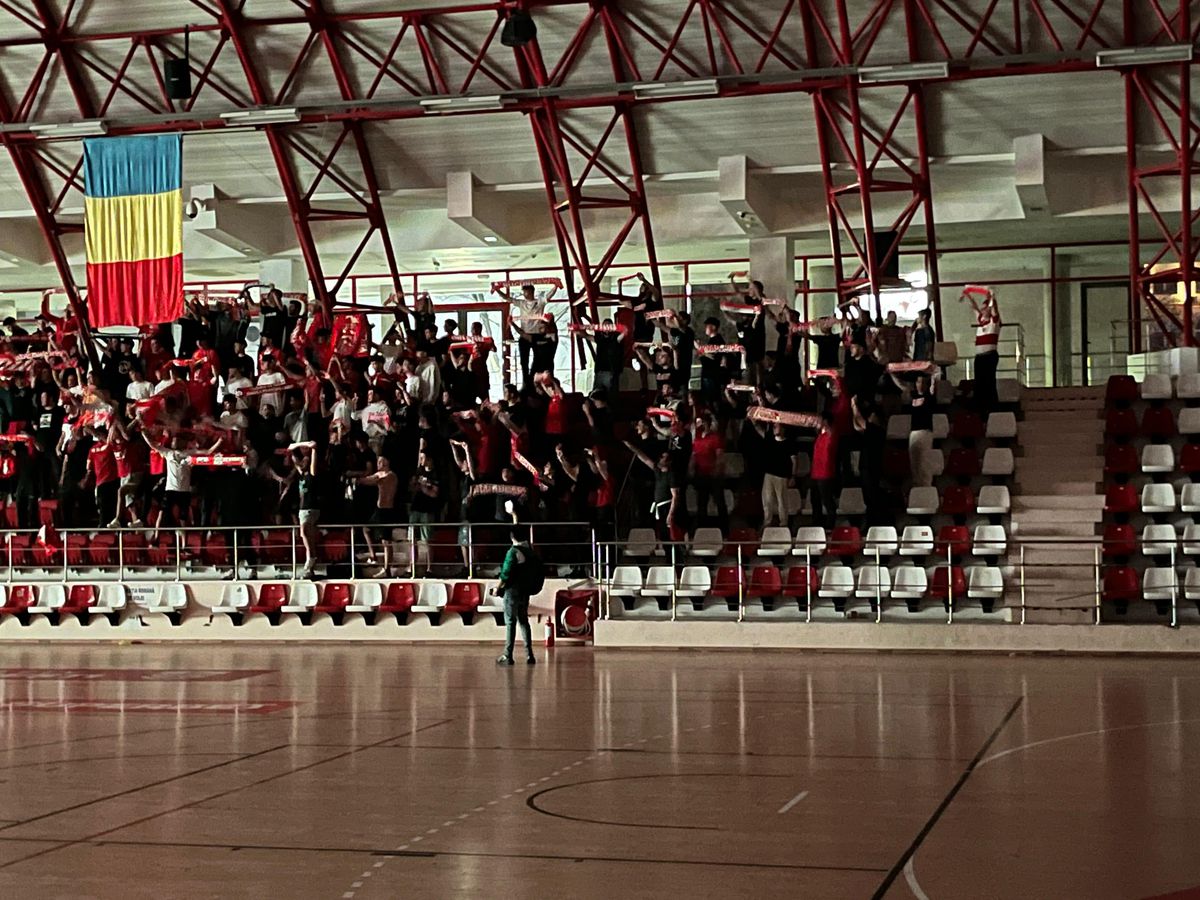 Reporterii GSP s-au aflat în Sala Polivalentă din „Ștefan cel Mare” și au surprins toate detaliile petrecute în timpul meciului Dinamo - Petrolul