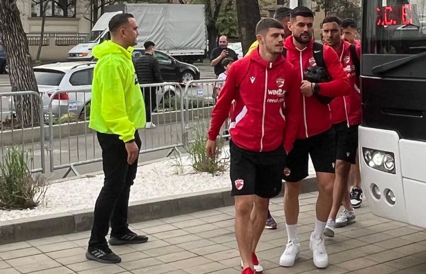 Cu ce autocar au ajuns la stadion fotbaliștii de la Dinamo » Imaginile surprinse de GSP