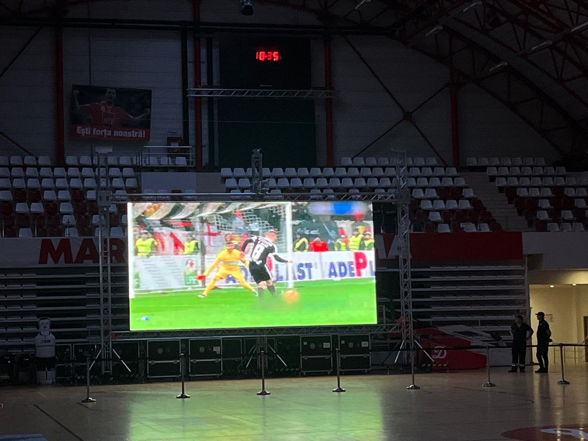 Reporterii GSP s-au aflat în Sala Polivalentă din „Ștefan cel Mare” și au surprins toate detaliile petrecute în timpul meciului Dinamo - Petrolul