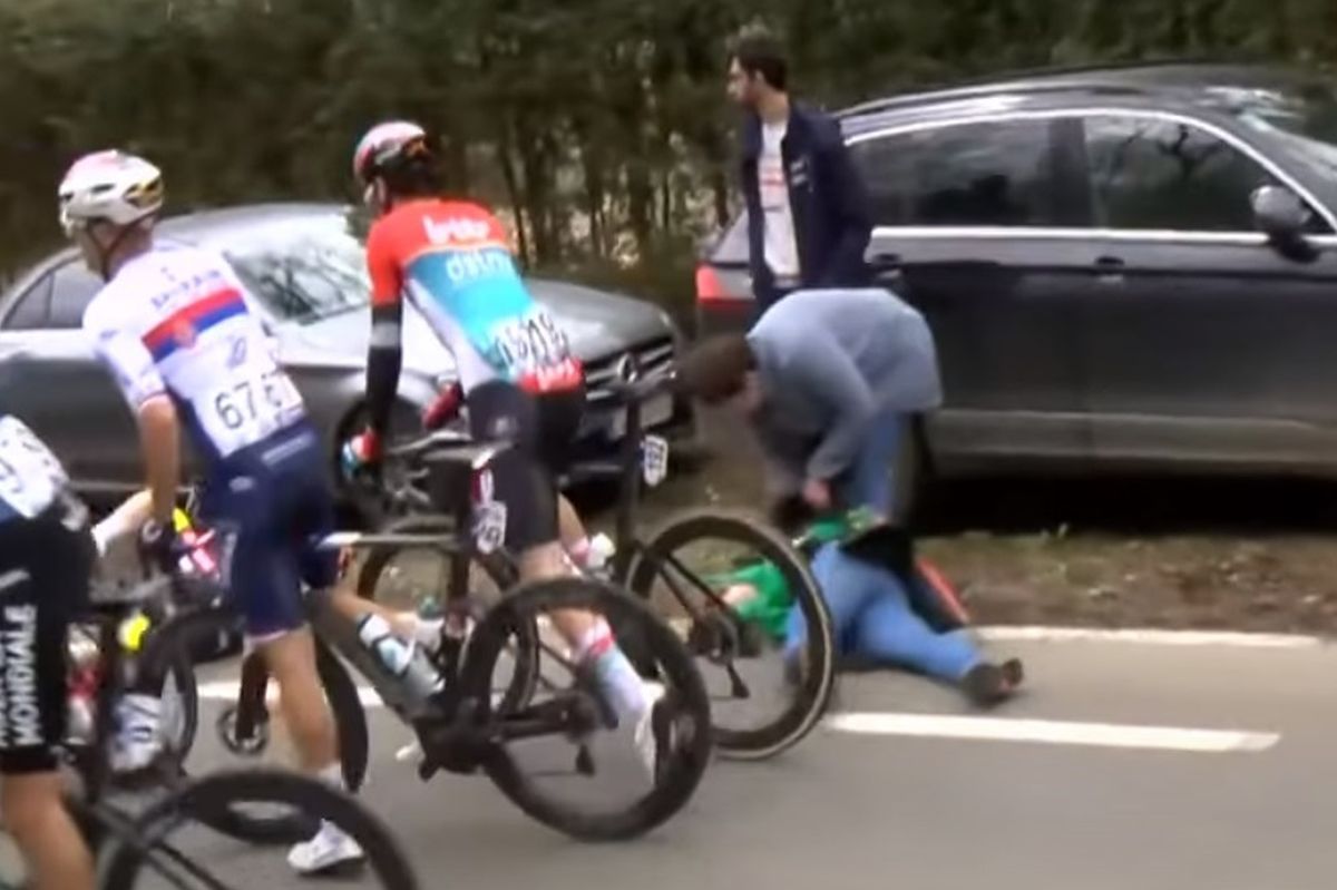 Ziua în care Van der Poel a zburat peste Turul Flandrei, iar adversarii l-au urmat doar cu bicicletele în spate » Povestea fascinantă a week-end-ului