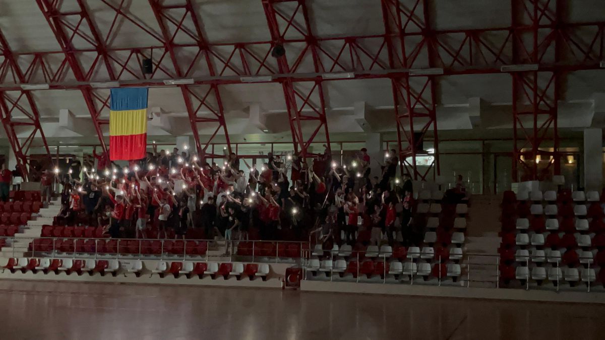 Reporterii GSP s-au aflat în Sala Polivalentă din „Ștefan cel Mare” și au surprins toate detaliile petrecute în timpul meciului Dinamo - Petrolul