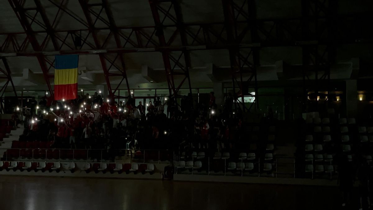 Reporterii GSP s-au aflat în Sala Polivalentă din „Ștefan cel Mare” și au surprins toate detaliile petrecute în timpul meciului Dinamo - Petrolul