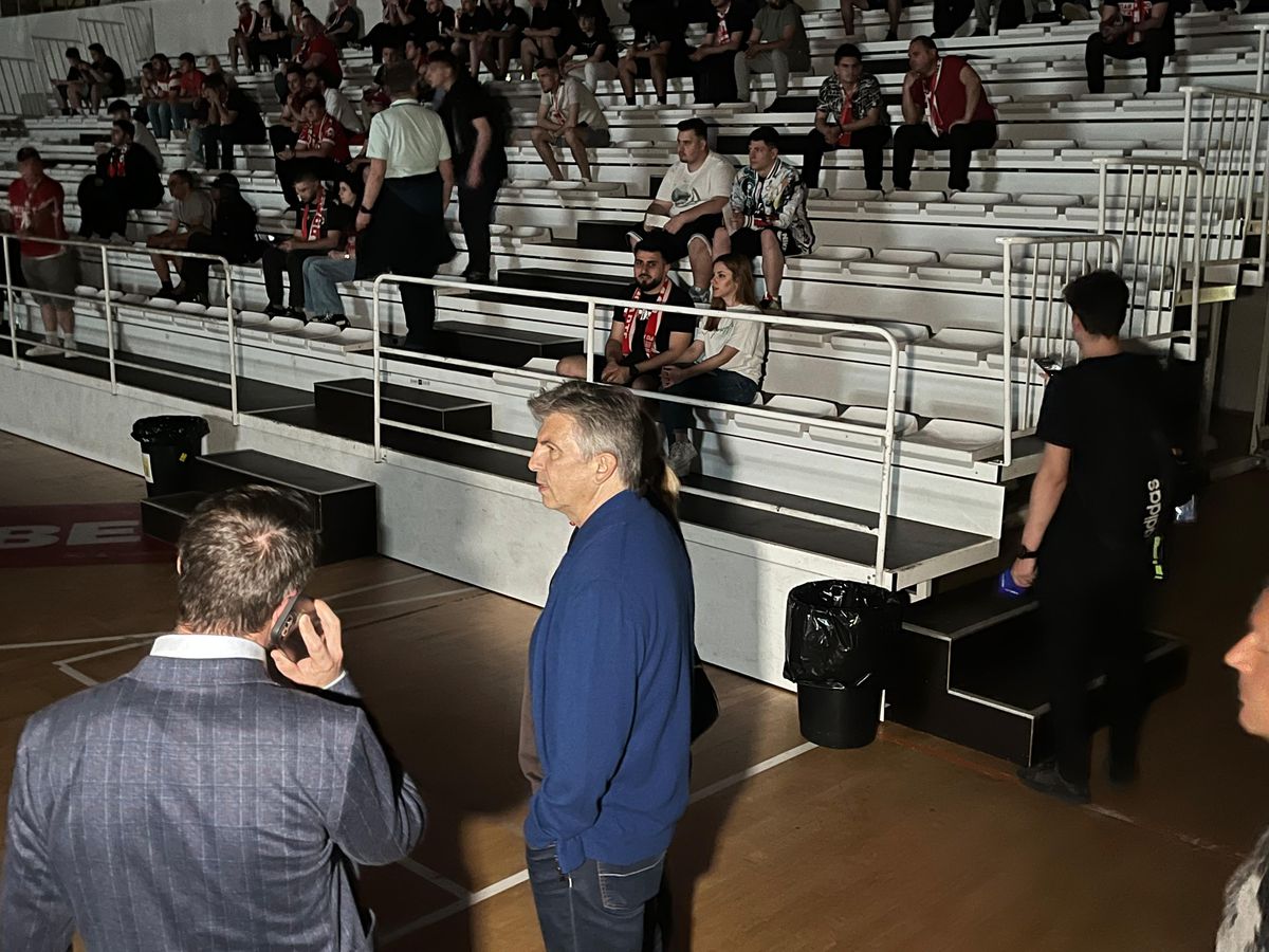 Reporterii GSP s-au aflat în Sala Polivalentă din „Ștefan cel Mare” și au surprins toate detaliile petrecute în timpul meciului Dinamo - Petrolul