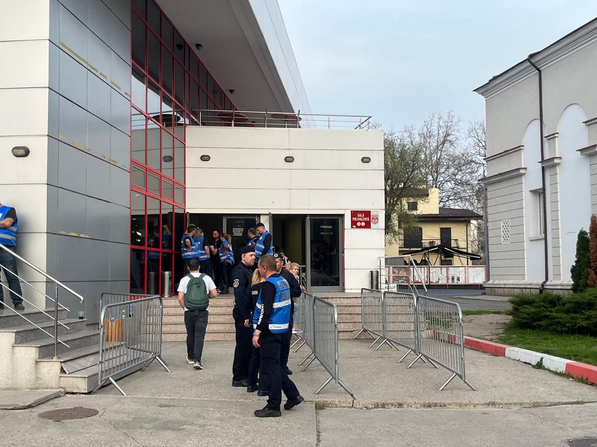 Reporterii GSP s-au aflat în Sala Polivalentă din „Ștefan cel Mare” și au surprins toate detaliile petrecute în timpul meciului Dinamo - Petrolul