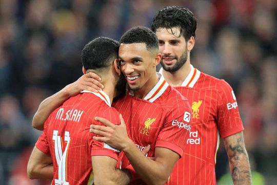 Trent Alexander-Arnold (centru) va semna cu Real Madrid, foto: Imago Images