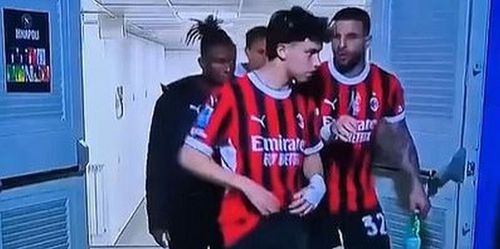 Kyle Walker, surprins în momentul în care-l ceartă pe Joao Felix / Foto: captură