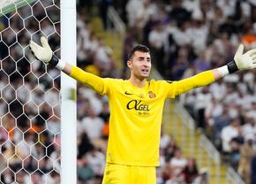 Jaf comis în vestiarul unei echipe din LaLiga! » Hoții au furat jucătorilor bijuterii cu mare valoare sentimentală