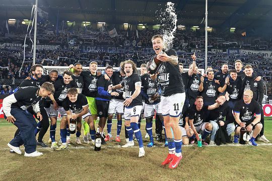Bucuria celor de la Arminia Bielefeld după calificarea în finala Cupei Germaniei // foto: Guliver/gettyimages