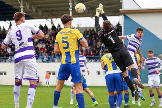 „Ne-am întors! Revenim în Superliga” » Sunt în Liga 3, dar se țin de farse. Gluma care nu le-a picat bine suporterilor: „Vine și Mourinho antrenor?”