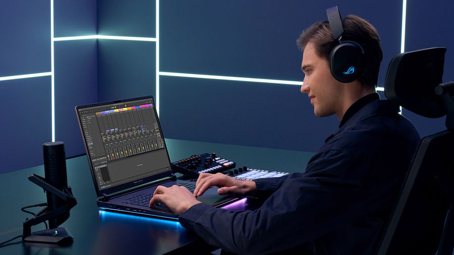 ROG Strix SCAR 18 (2025) G835: un laptop de gaming fără egal