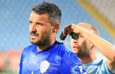 Constantin Budescu îl face „pachet” pe Ilie Stan, după ce antrenorul l-a retras cu forța: „Vorbește mult! Înțeleg că a revenit și el în fotbal, dar...”