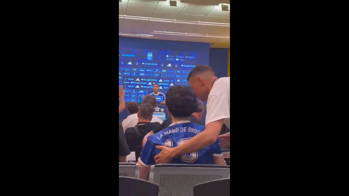 Scene curioase în conferință: s-a infiltrat și l-a avertizat pe selecționerul Argentinei: „Vreau să fii pregătit!”