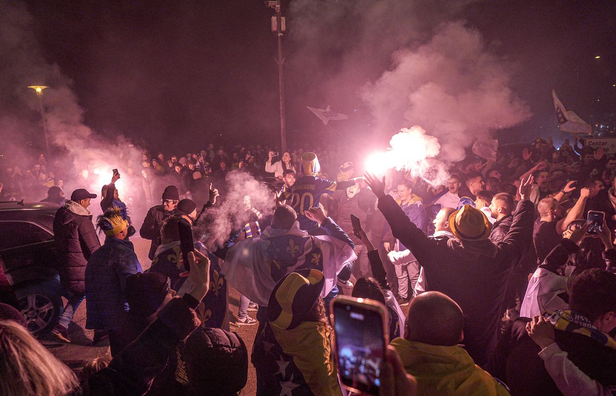 100.000 de oameni în stradă la Sarajevo! Imagini senzaționale, după calificarea la Campionatul Mondial