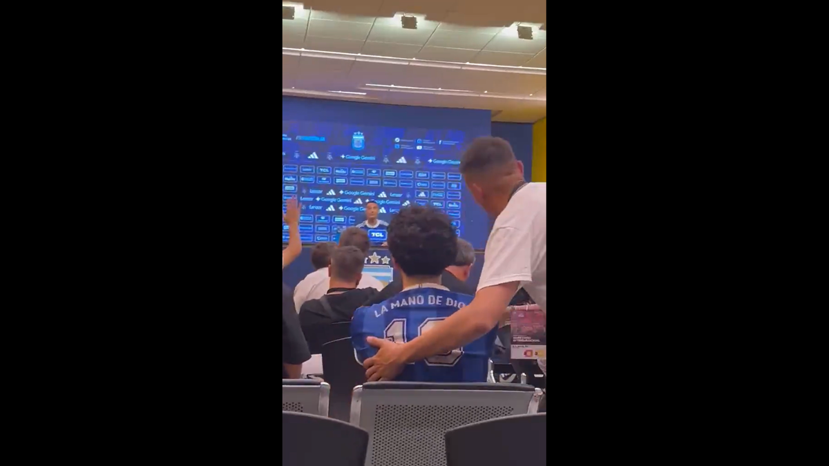 Scene curioase în conferință: s-a infiltrat și l-a avertizat pe selecționerul Argentinei: „Vreau să fii pregătit!”