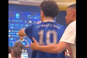 Scene curioase în conferință: s-a infiltrat și l-a avertizat pe selecționerul Argentinei: „Vreau să fii pregătit!”