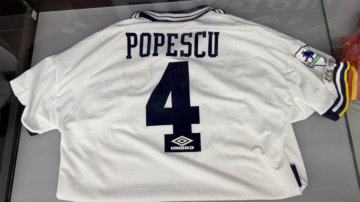 Muzeul Fotbalului - lansare joc „Căpitanul” - Gică Popescu