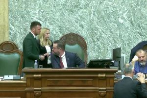 Scandal total în Senat, la votul pe „Legea Dragomir”: „Nu am mai văzut niciodată așa ceva!” » Miza UDMR: au boicotat ședința!