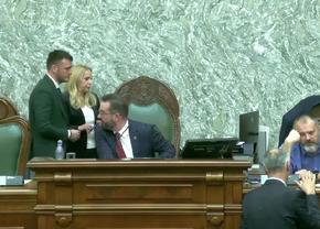 Scandal total în Senat, la votul pe „Legea Dragomir”: „Nu am mai văzut niciodată așa ceva!” » Miza UDMR: au boicotat ședința!