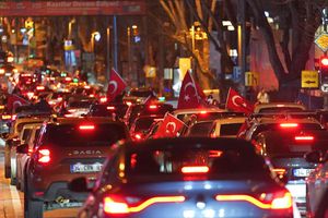 Așa ar fi trebuit să sărbătorim noi! » Ne-au bătut pe unde ne-au prins, apoi au ieșit pe străzi împreună