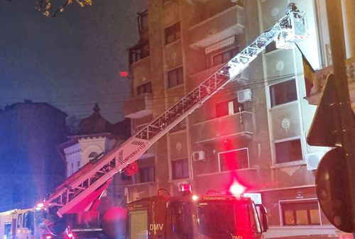 Momentul intervenției pompierilor // foto: Facebook @ Thomas Moldovan