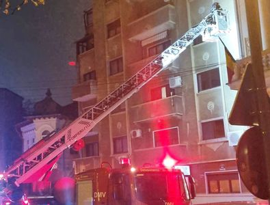 Explozie în această dimineață în blocul lui Văcăroiu din București » Vicepreședintele ANS: „M-au scos de pe balcon cu nacela”