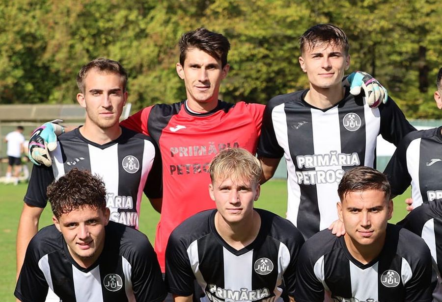 Sub stăpânirea lui Ridzi: Jiul Petroșani, „vaca de muls”, între blaturi la pariuri și control politic total! „Semnați pentru 7.000 de lei, dar luați și voi câte 2.500!”