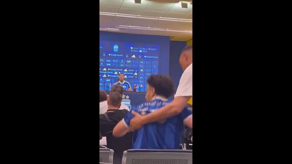 Scene curioase în conferință: s-a infiltrat și l-a avertizat pe selecționerul Argentinei: „Vreau să fii pregătit!”