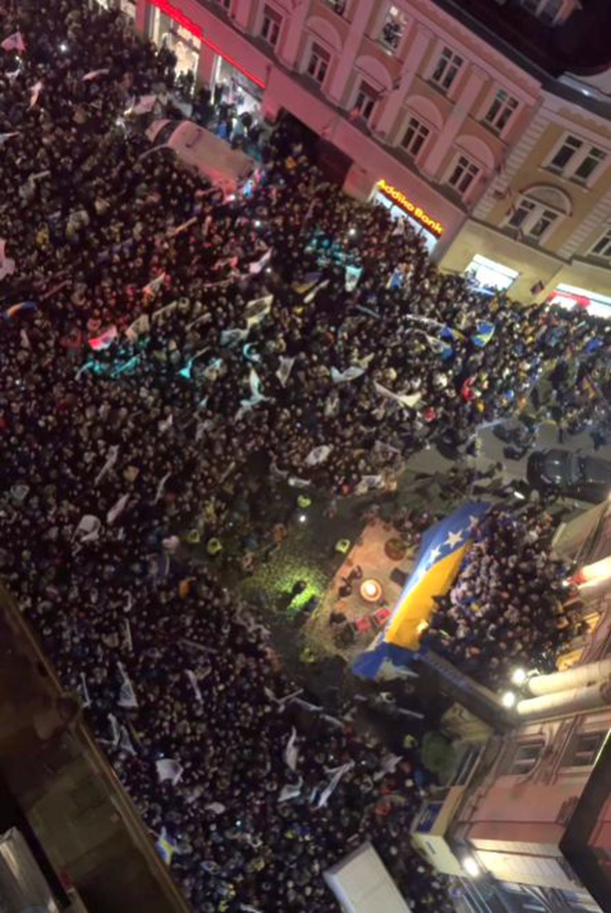 100.000 de oameni în stradă la Sarajevo! Imagini senzaționale, după calificarea la Campionatul Mondial