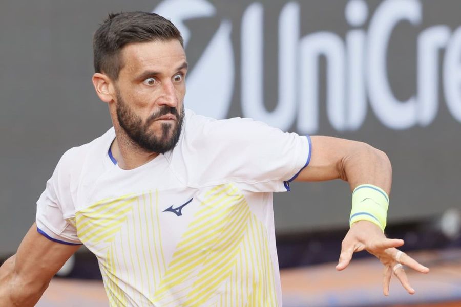 Damir Dzumhur, deranjat de reacțiile fanilor la Țiriac Open, printre care și Marius Șumudică: „Nu suntem la fotbal sau la baschet”