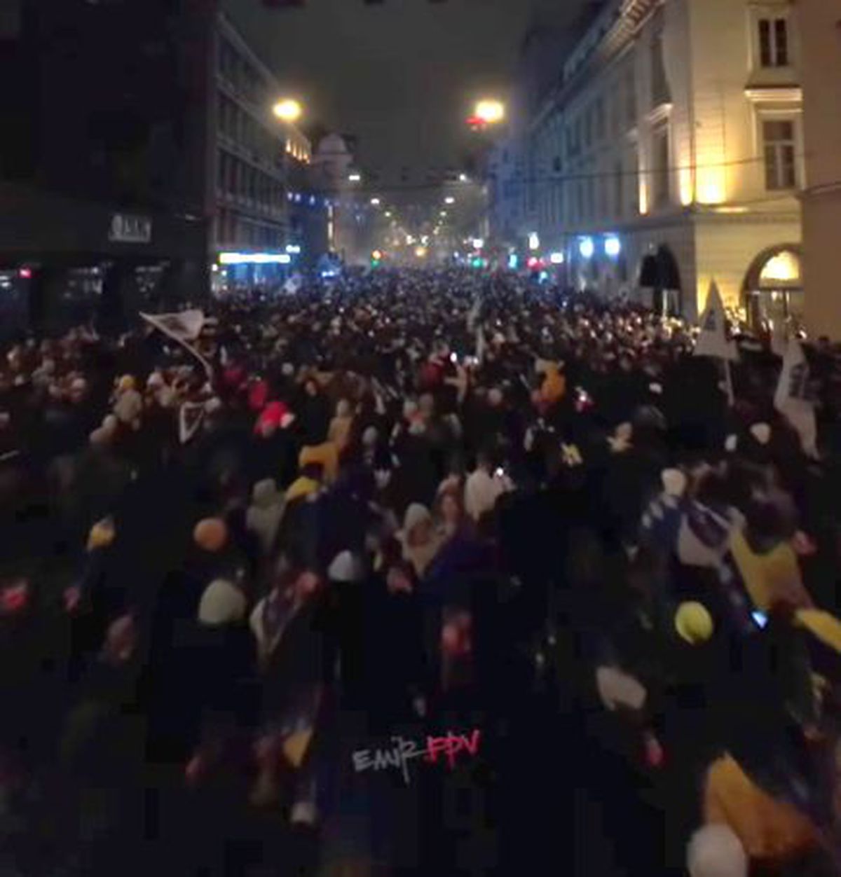 Bosnia, bucurie în centrul capitalei Sarajevo: zeci de mii de oameni