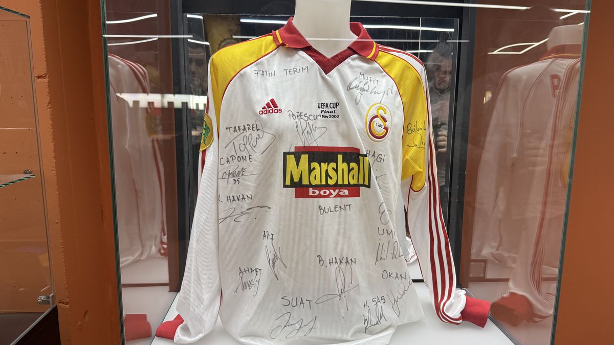 Muzeul Fotbalului - lansare joc „Căpitanul” - Gică Popescu