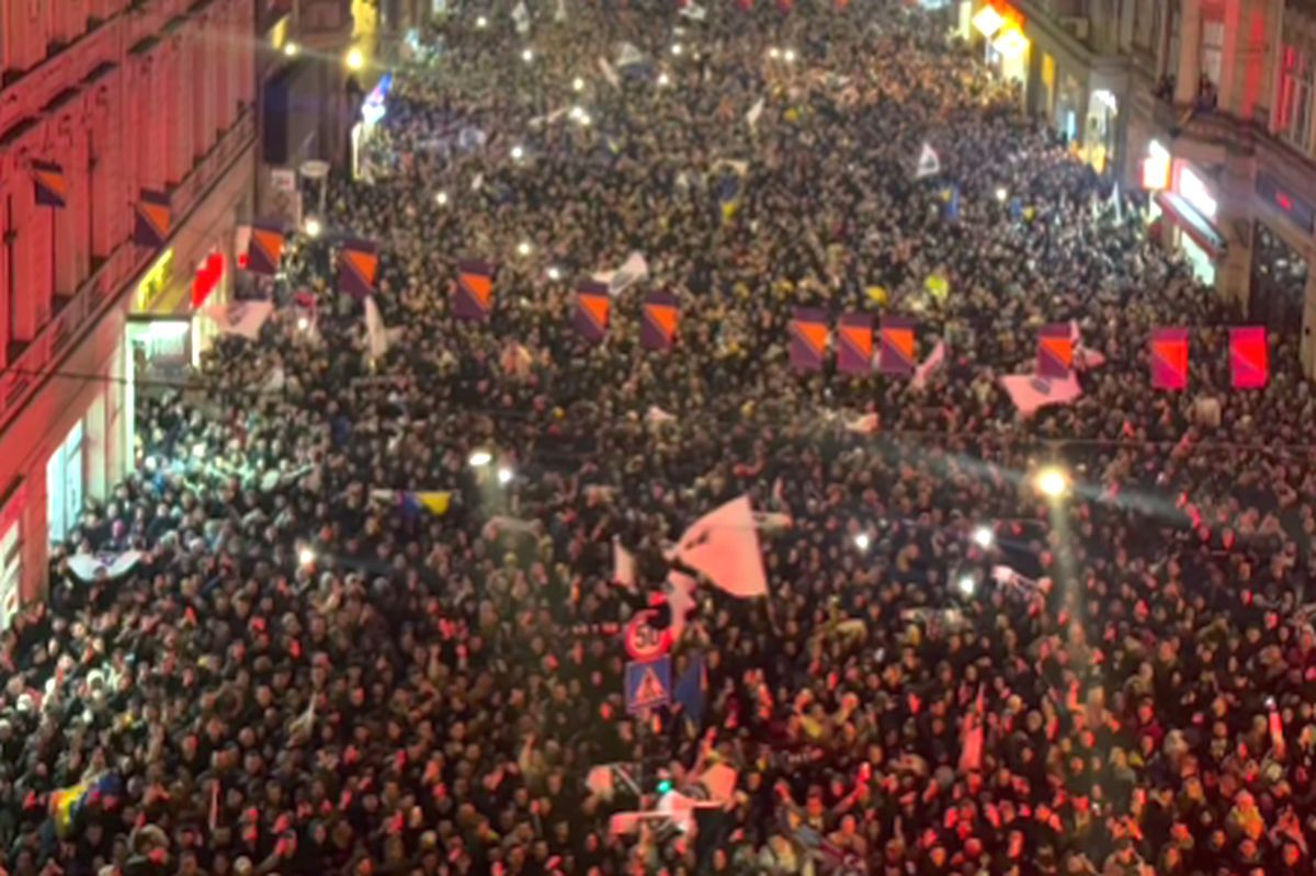 100.000 de oameni în stradă la Sarajevo! Imagini senzaționale, după calificarea la Campionatul Mondial