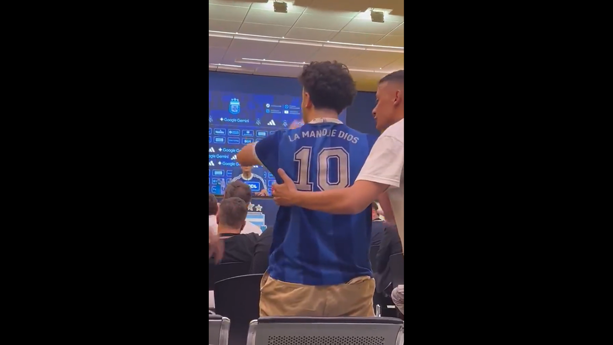 Scene curioase în conferință: s-a infiltrat și l-a avertizat pe selecționerul Argentinei: „Vreau să fii pregătit!”