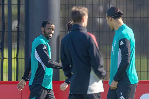 Alexander Isak (stânga) revine la antrenamentele lui Liverpool // FOTO: Imago Images