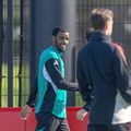Alexander Isak (stânga) revine la antrenamentele lui Liverpool // FOTO: Imago Images