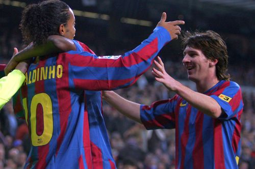 În 2005, Lionel Messi marca primul său gol pentru Barcelona, din pasa lui Ronaldinho // sursă foto: Guliver/gettyimages