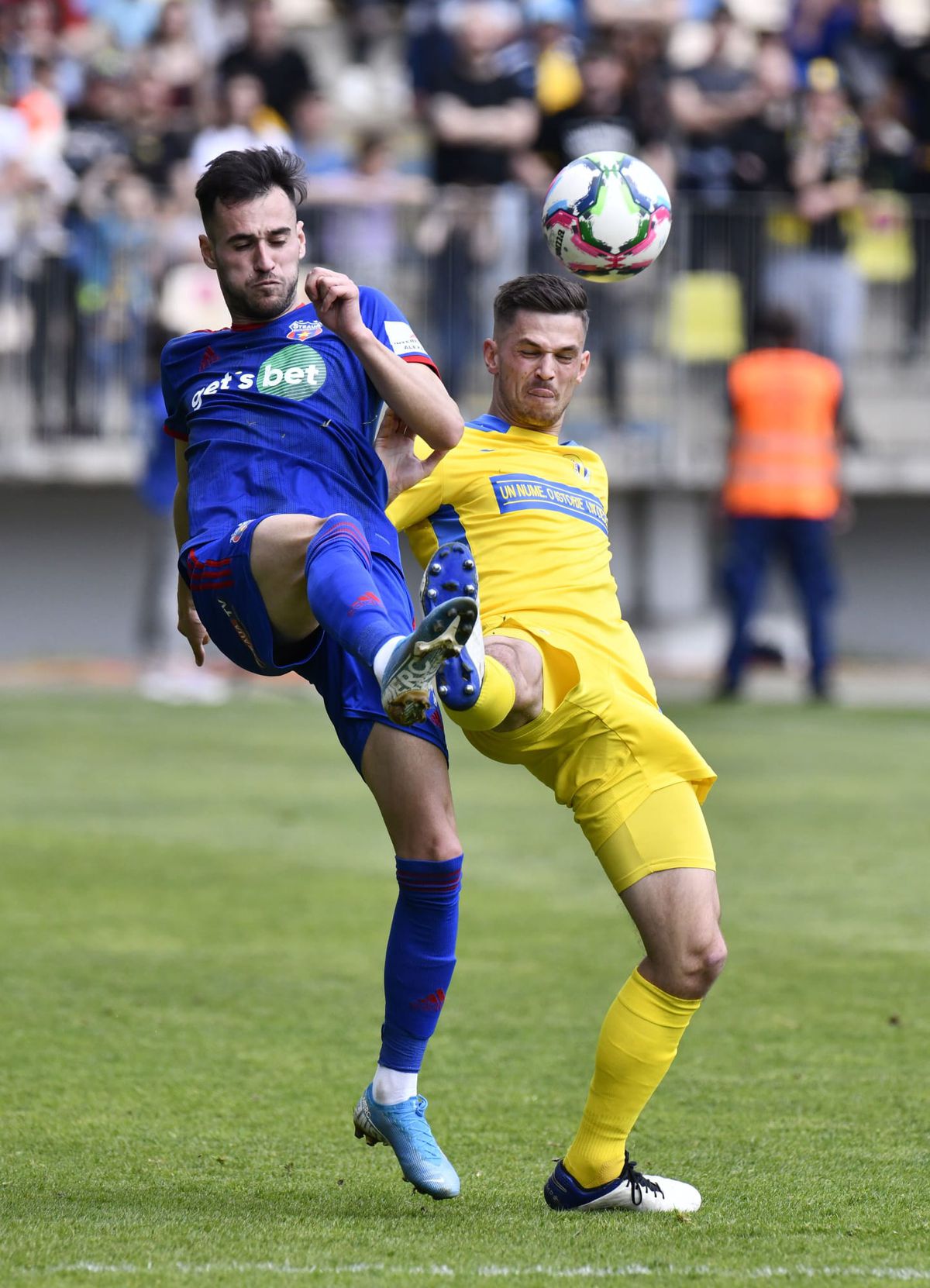 Atmosferă de vis, fotbal închis » Petrolul și CSA Steaua, remiză albă în fața unui stadion plin