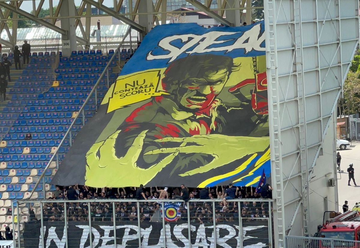 Atmosferă incendiară la Petrolul - CSA Steaua! Ultrașii rivalelor au „colorat” stadionul