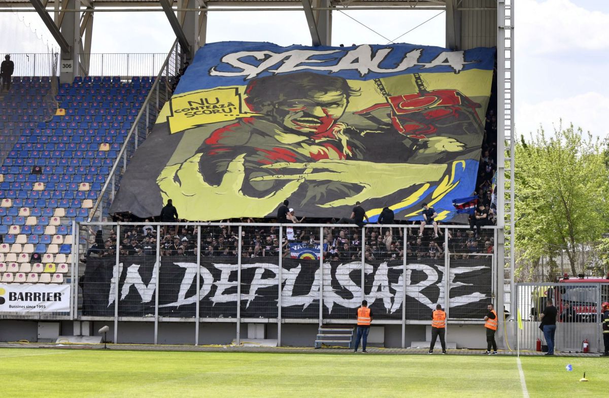 Atmosferă incendiară la Petrolul - CSA Steaua! Ultrașii rivalelor au „colorat” stadionul