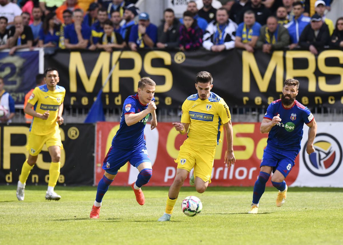 Atmosferă de vis, fotbal închis » Petrolul și CSA Steaua, remiză albă în fața unui stadion plin