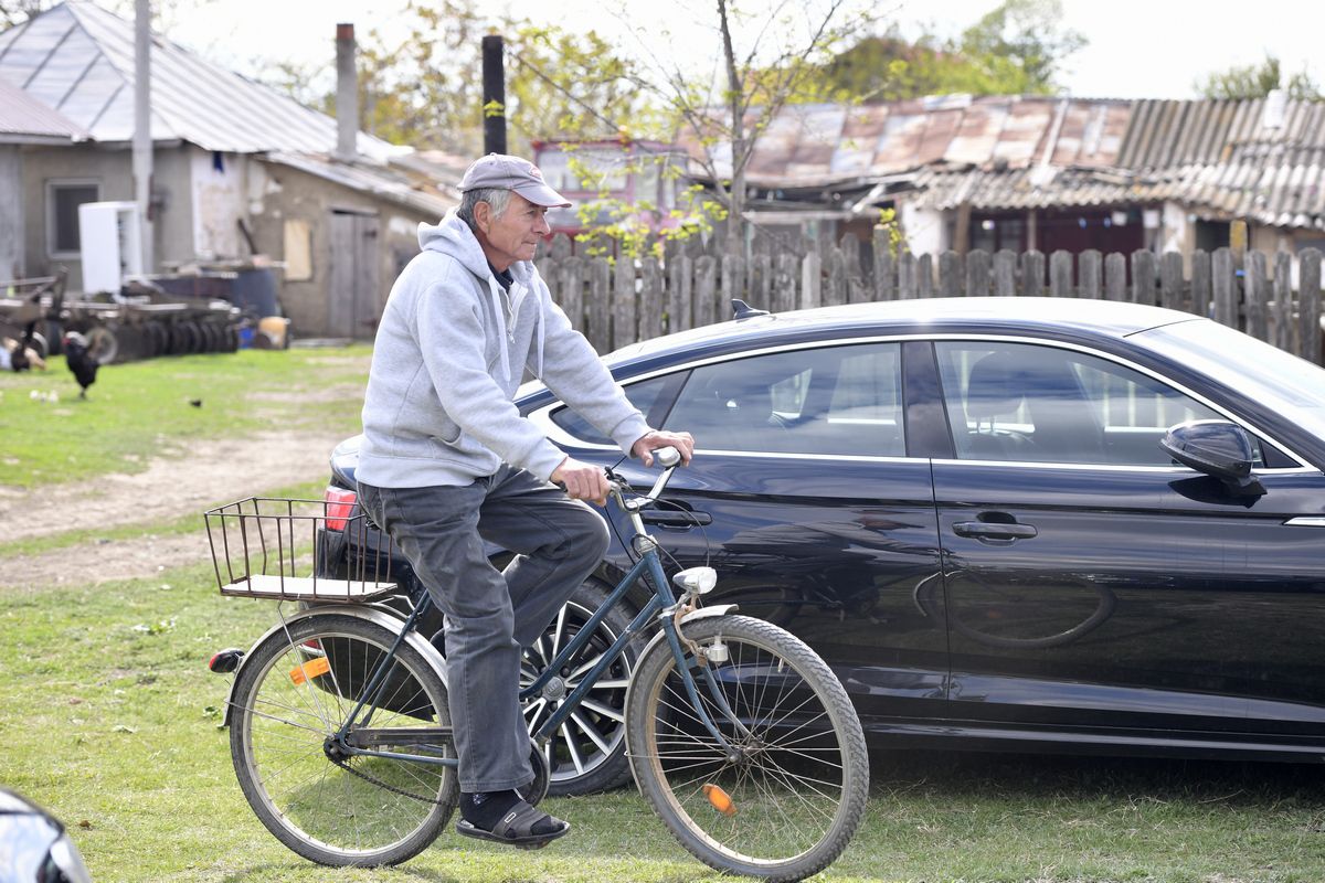 Derby la Liga 4 între Iazu și Scânteia » Căruțe pe post de peluză, prima se dă în bere și mici, echipamente cumpărate de Bobonete: „E Dinamo-Steaua din Ialomița”