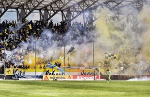 Atmosferă incendiară la Petrolul - CSA Steaua! Ultrașii rivalelor au „colorat” stadionul