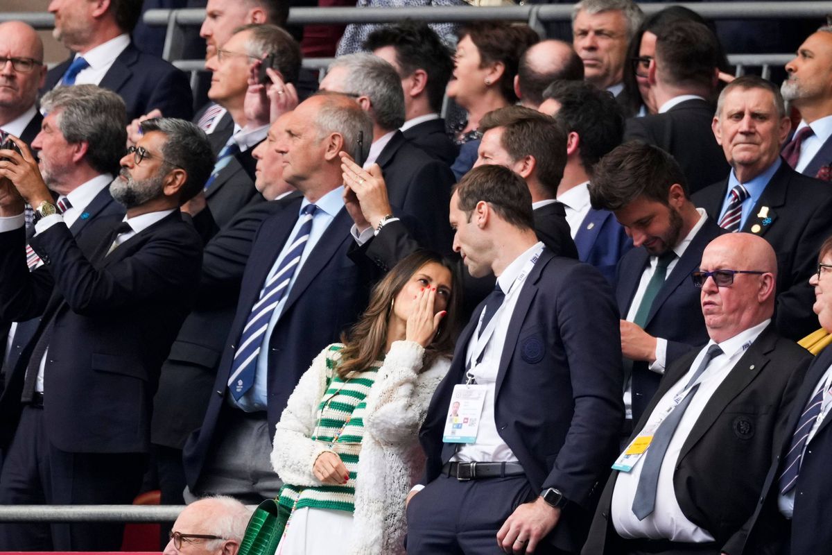 Cine ar conduce de fapt Chelsea, în locul lui Roman Abramovich: „Nu intri la club fără ea”