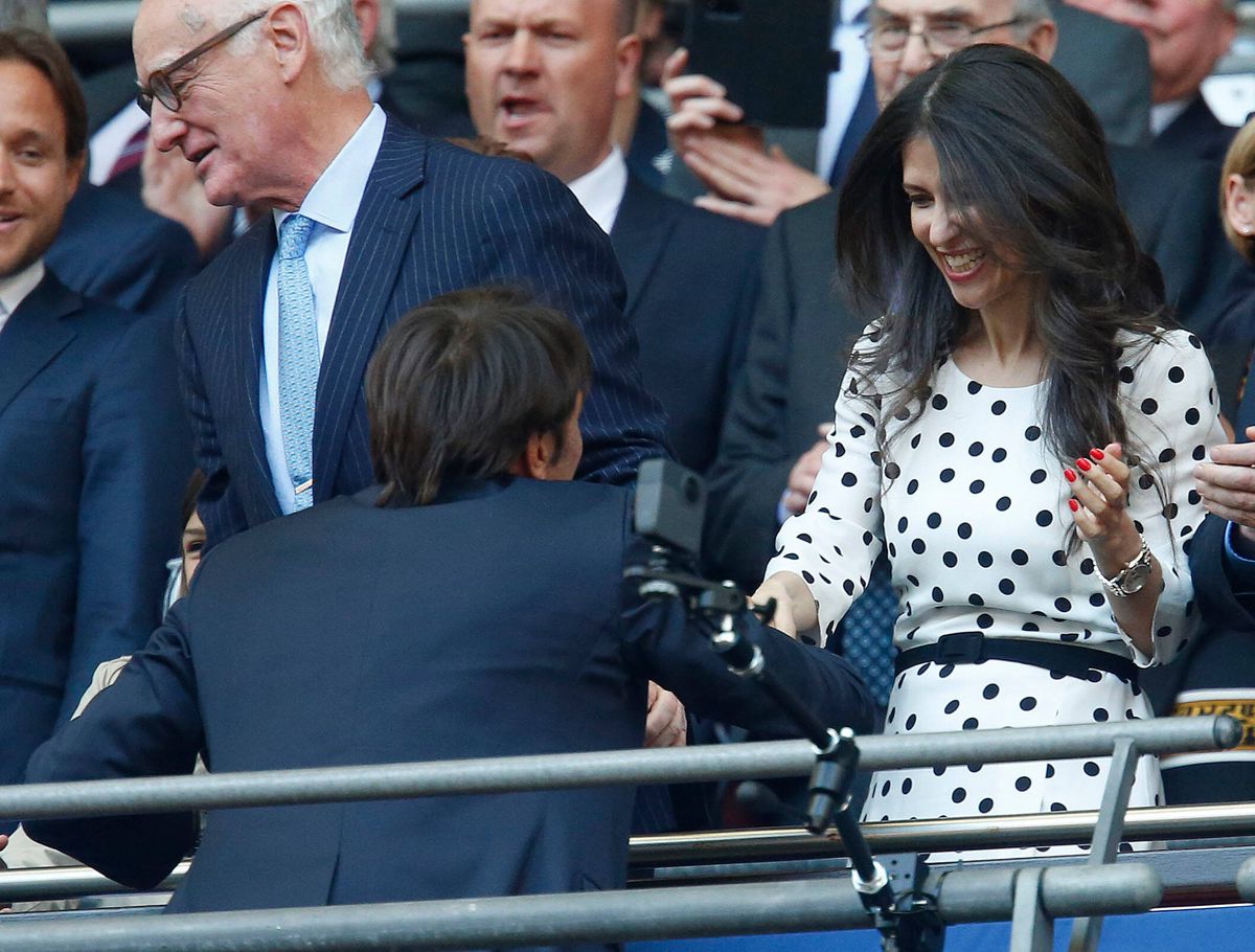 Cine ar conduce de fapt Chelsea, în locul lui Roman Abramovich: „Nu intri la club fără ea”