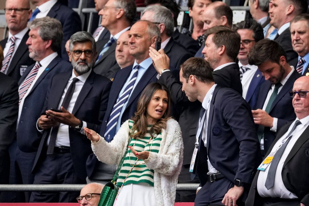 Cine ar conduce de fapt Chelsea, în locul lui Roman Abramovich: „Nu intri la club fără ea”