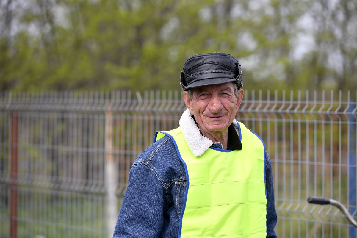 Derby la Liga 4 între Iazu și Scânteia » Căruțe pe post de peluză, prima se dă în bere și mici, echipamente cumpărate de Bobonete: „E Dinamo-Steaua din Ialomița”