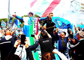Stadionul „Maradona” se deschide joi pentru ca tifosii să vadă pe ecrane uriașe meciul de la Udine, unde Napoli poate deveni campioană