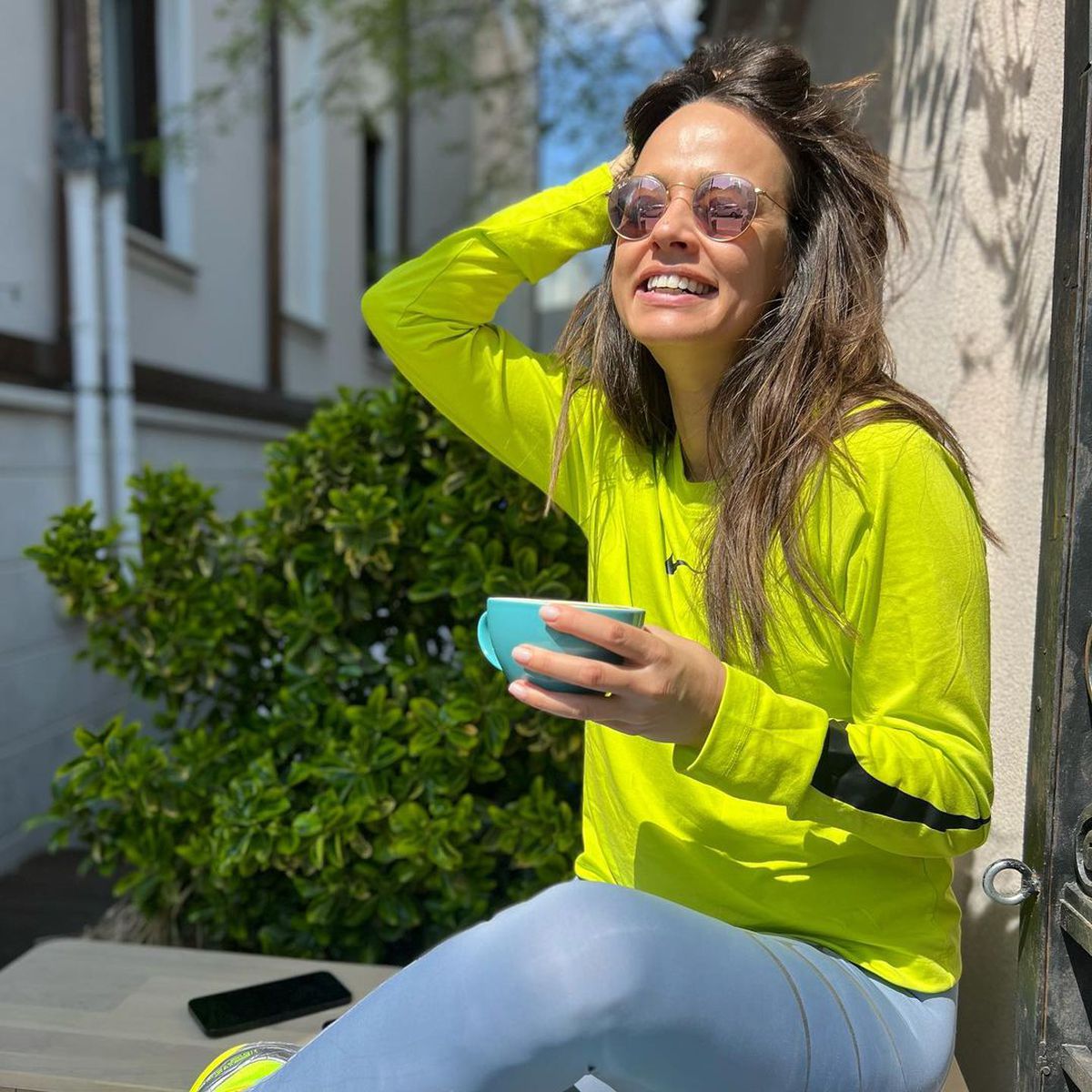 Andreea Raicu, fosta iubită a lui Cristi Chivu, s-a pozat nemachiată la 46 de ani: „Ce ai făcut de ai îmbătrânit aṣa de tare?”