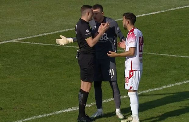 Portarul lui Dinamo, gafă uriașă în meciul cu Gloria Buzău: și-a băgat mingea în poartă!